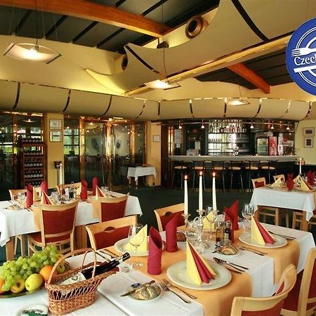 Hotel Nastup Лоучна-под-Клиновцем Экстерьер фото