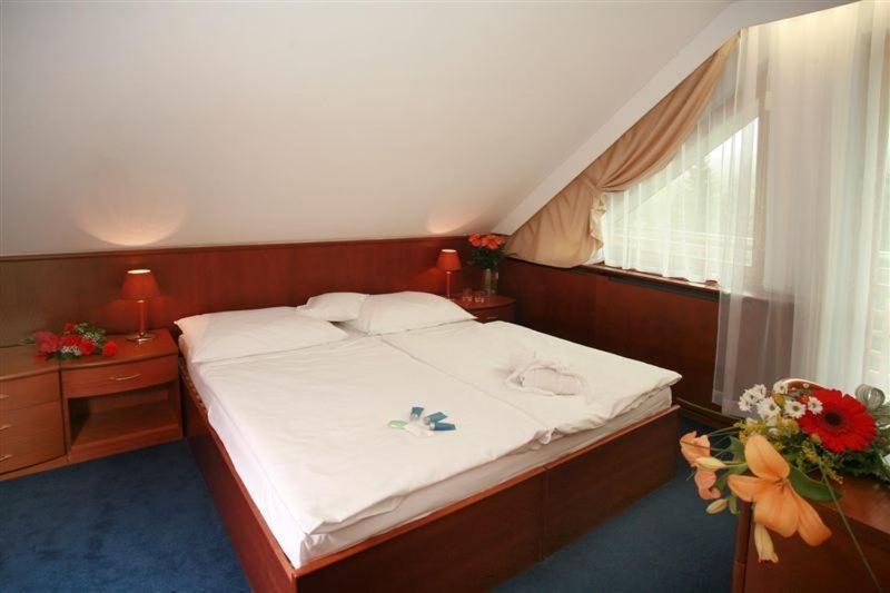 Hotel Nastup Лоучна-под-Клиновцем Экстерьер фото