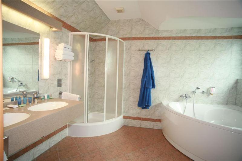 Hotel Nastup Лоучна-под-Клиновцем Экстерьер фото