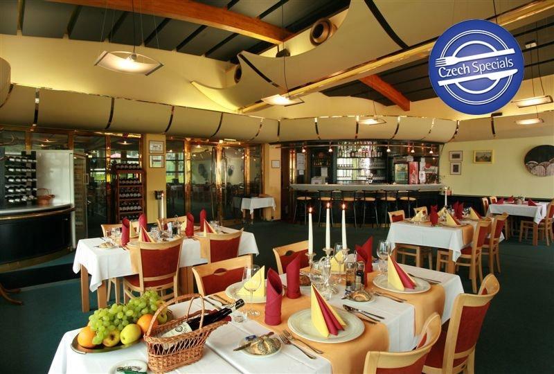 Hotel Nastup Лоучна-под-Клиновцем Экстерьер фото